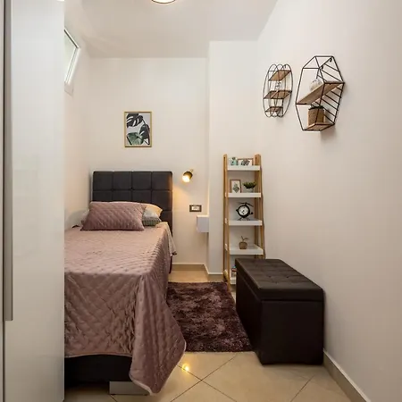 Big Modern Two - Bedroom With Sea View And Balcony - Apartamento Split