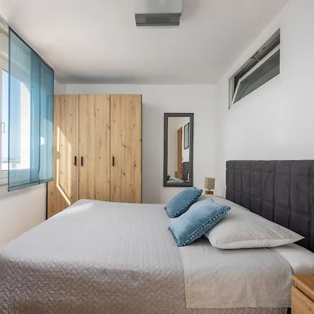 Big Modern Two - Bedroom With Sea View And Balcony - * Split
