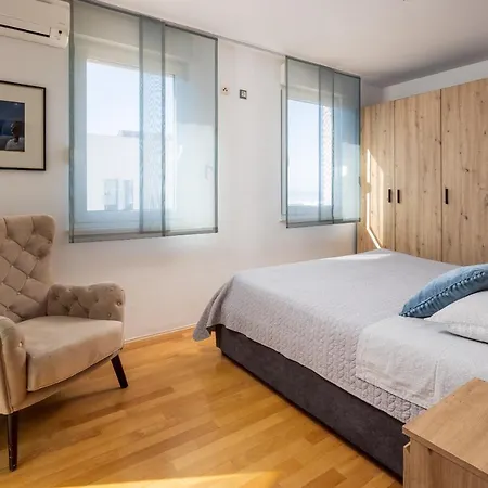 Apartment Big Modern Two - Bedroom With Sea View And Balcony - Split